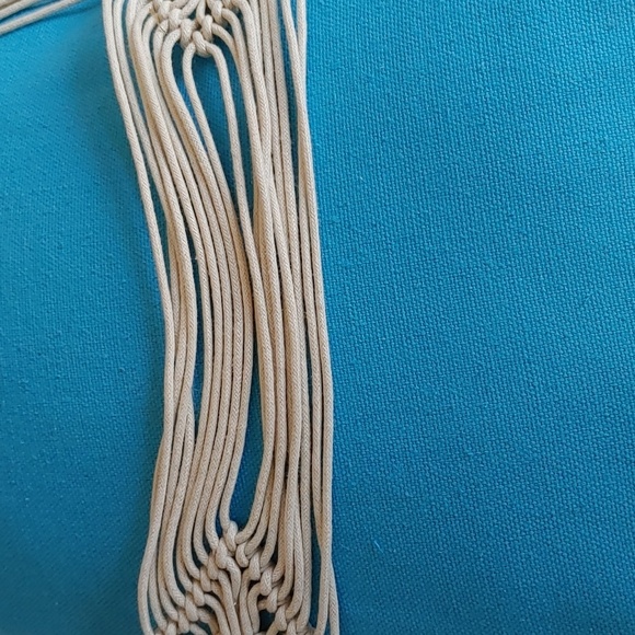 💚Handmade Ecru Macrame & Wood Belt with Fringe - Picture 6 of 7